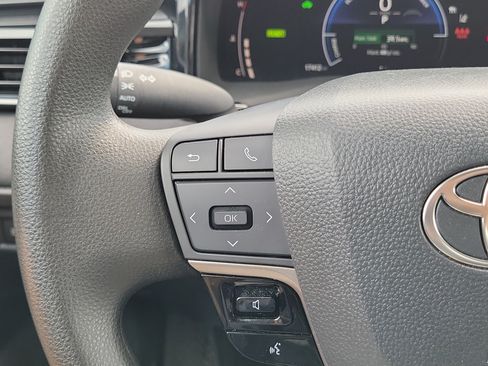 Used 2025 Toyota Camry LE FWD image 17