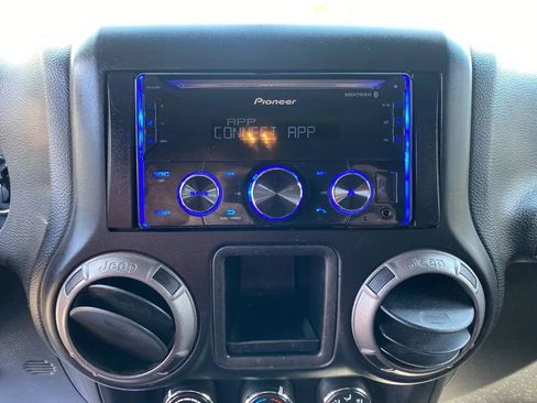 Used 2015 Jeep Wrangler Sport w/ Quick Order Package 23S AWD/4WD image 11