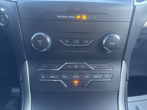 Used 2019 Ford Edge SEL image 62