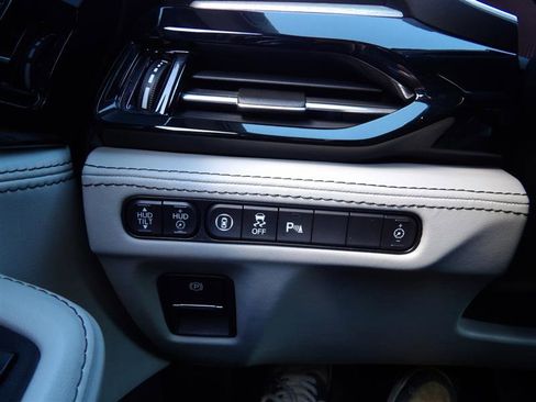 Used 2022 Acura MDX SH image 27