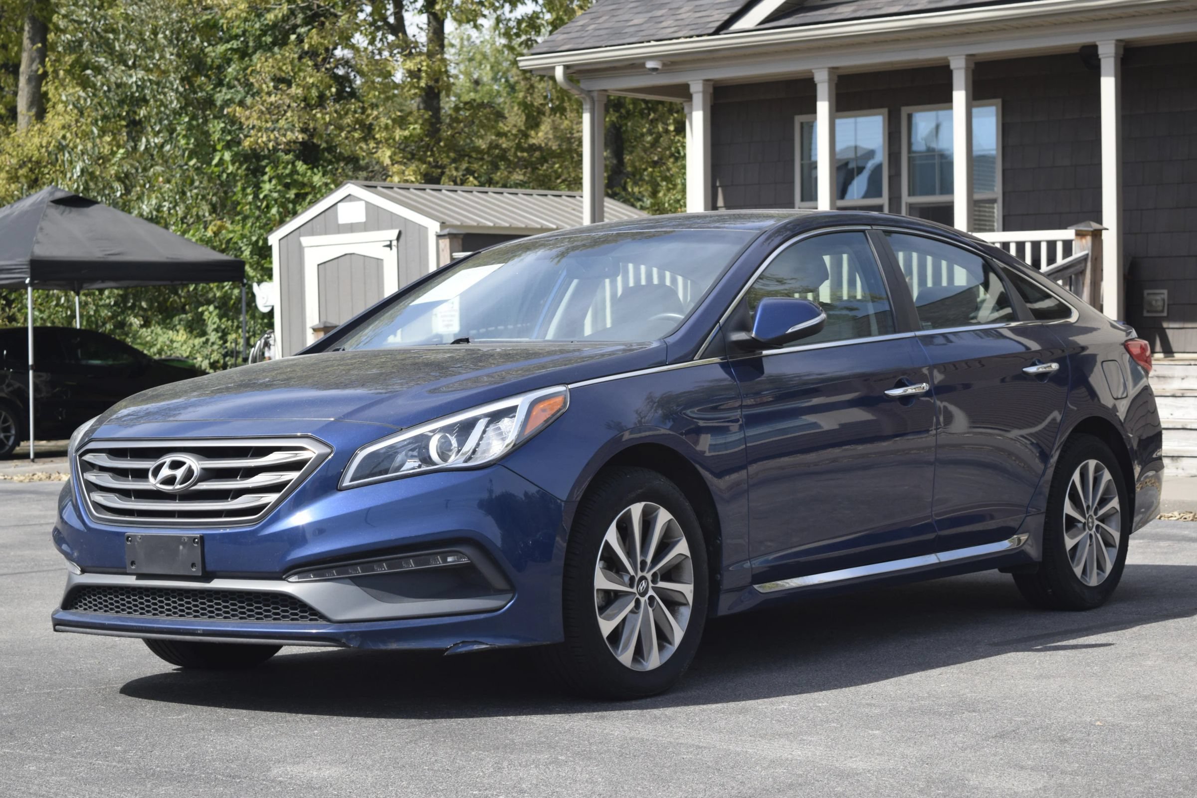 Used 2015 Hyundai Sonata Sport w/ Option Group 03 FWD image 2