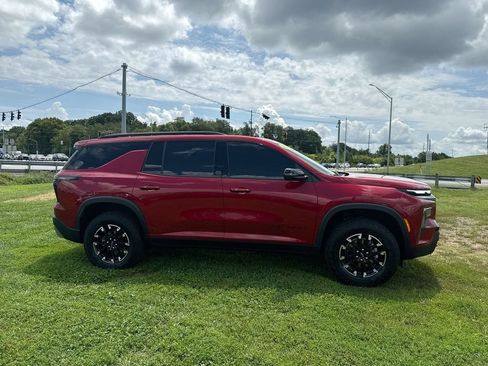 Used 2025 Chevrolet Traverse Z71 AWD/4WD image 14