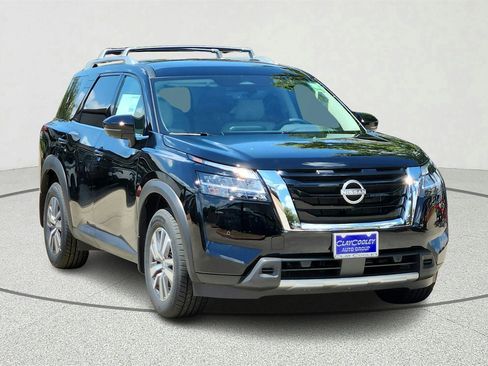 Certified 2025 Nissan Pathfinder SL image 1