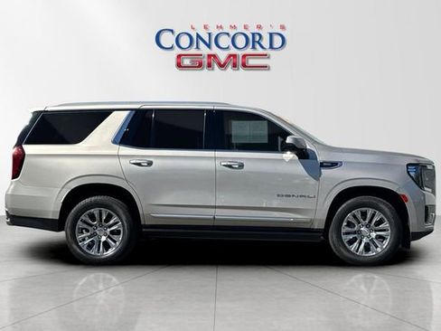 Used 2023 GMC Yukon Denali AWD/4WD image 3