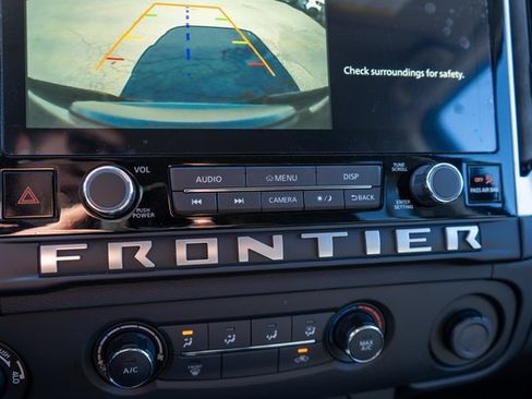 Certified 2025 Nissan Frontier SV image 27