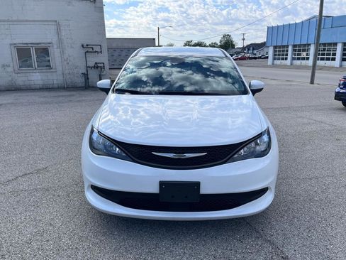 Used 2023 Chrysler Voyager LX FWD image 8