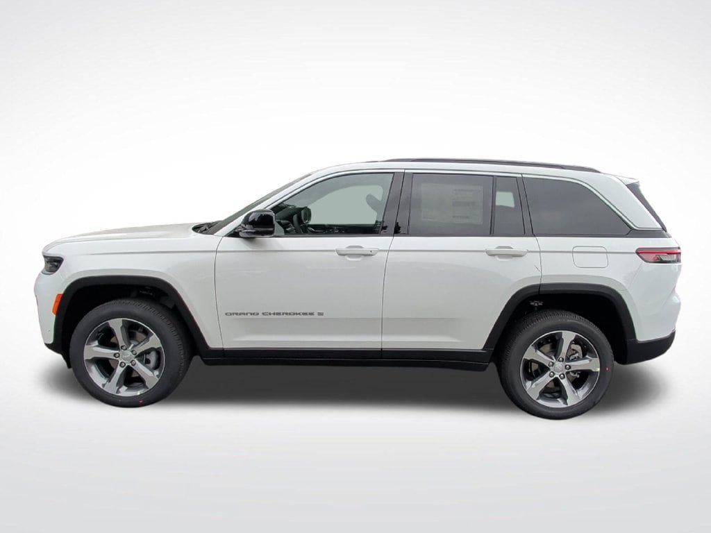New 2026 Jeep Grand Cherokee Limited w/ Luxury Tech Group II AWD/4WD image 2