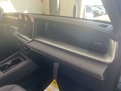 New 2026 Volkswagen Tiguan SE image 40