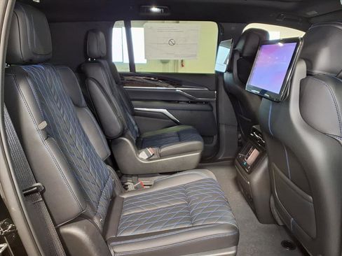 Used 2026 Cadillac Escalade IQL Luxury image 6