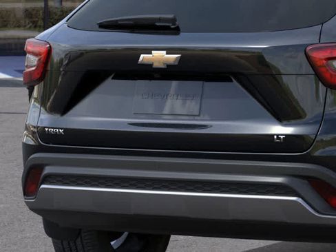 New 2026 Chevrolet Trax LT w/ Driver Confidence Package image 14