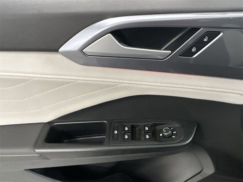 Certified 2025 Volkswagen Taos SEL image 19