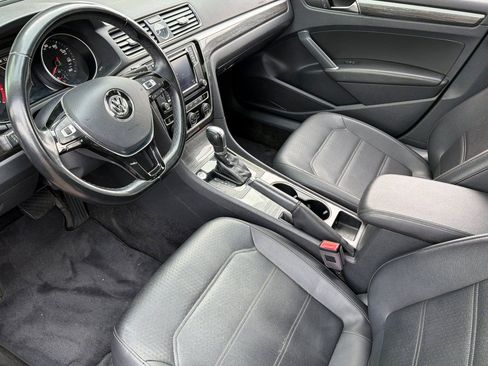 Used 2017 Volkswagen Passat 1.8T SE w/ SE Lighting Package FWD image 11