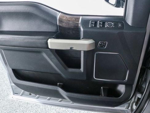 Used 2022 Ford F250 Lariat w/ Black Appearance Package image 23