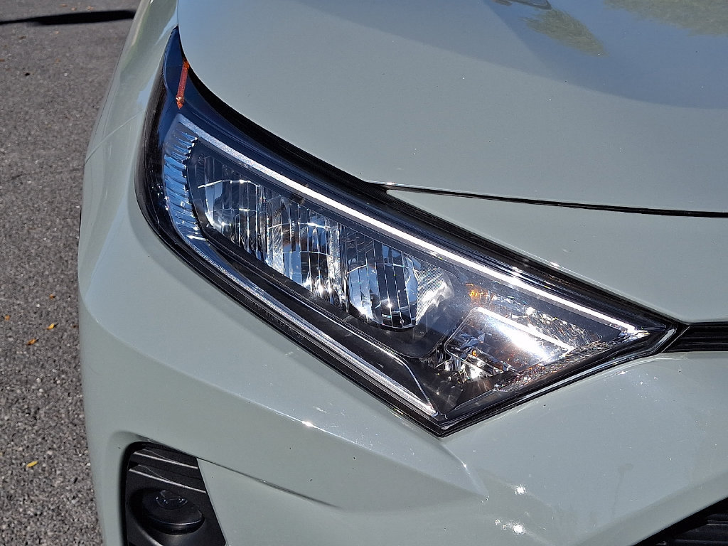 Used 2021 Toyota RAV4 XLE w/ Convenience Package AWD/4WD image 11