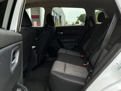 Used 2025 Nissan Rogue SV AWD/4WD image 12
