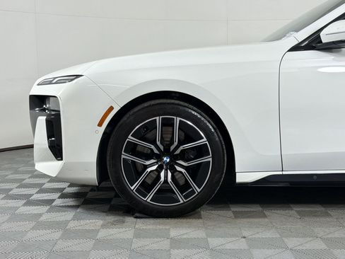 Used 2024 BMW 740i RWD image 11