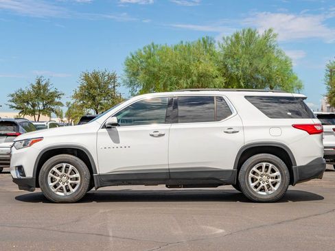 Used 2020 Chevrolet Traverse LT FWD image 2