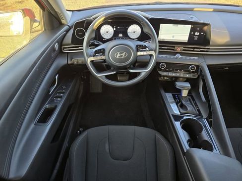 Used 2025 Hyundai Elantra SEL FWD image 16