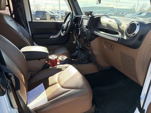 Used 2015 Jeep Wrangler Rubicon w/ Power Convenience Group image 14