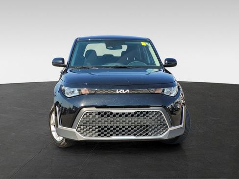 Used 2025 Kia Soul LX w/ LX Technology Package FWD image 2