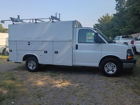 Used 2023 Chevrolet Express 3500 w/ Power Convenience Package RWD image 5