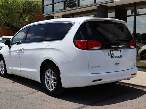 Used 2023 Chrysler Voyager LX FWD image 9