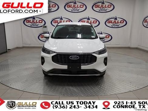 Used 2023 Ford Escape SE image 3
