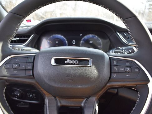 New 2025 Jeep Grand Cherokee Limited w/ Trailer Tow Package image 18