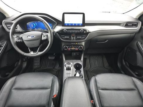 Certified 2022 Ford Escape Titanium AWD/4WD image 9