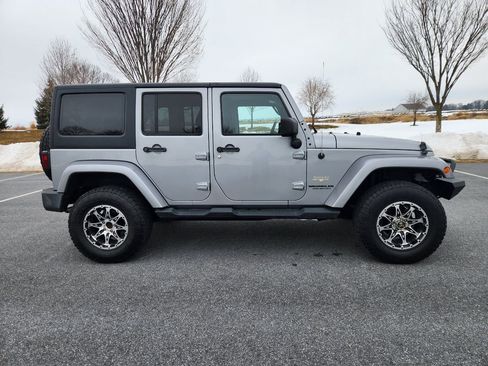 Used 2015 Jeep Wrangler Unlimited Sahara w/ Connectivity Group image 4