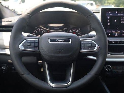 Used 2025 Jeep Compass Limited AWD/4WD image 8