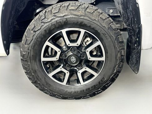 Used 2018 Toyota Tundra SR5 w/ SR5 Upgrade Package image 11