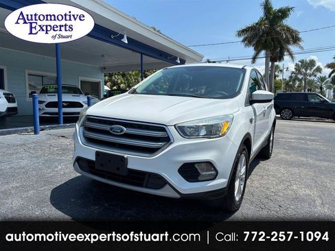 Used 2017 Ford Escape SE w/ SE Cold Weather Package FWD image 1