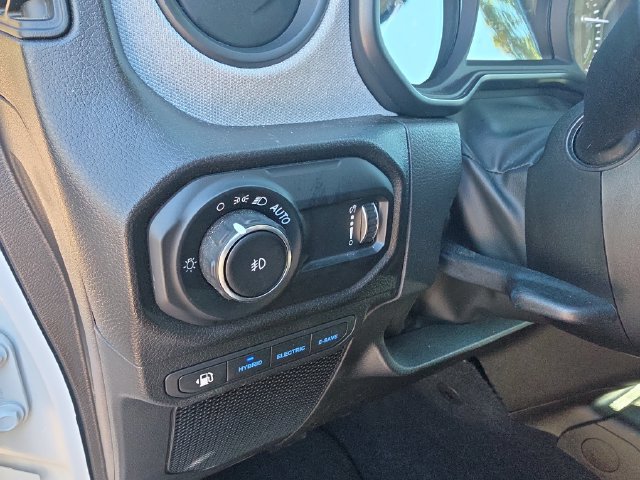 Used 2024 Jeep Wrangler Unlimited w/ Convenience Group AWD/4WD image 19