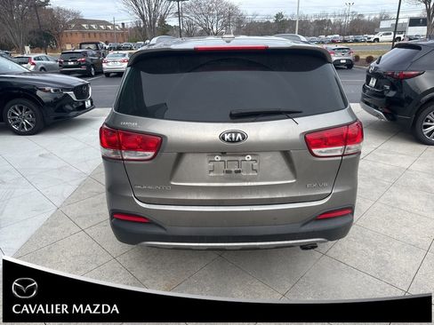 Used 2017 Kia Sorento EX image 3