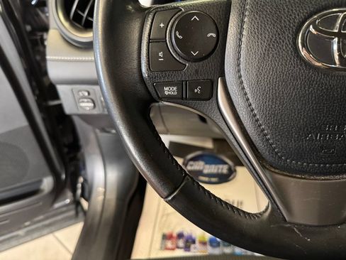 Used 2018 Toyota RAV4 XLE AWD/4WD image 11