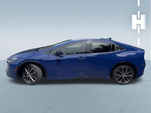 Used 2024 Toyota Prius XLE FWD image 2