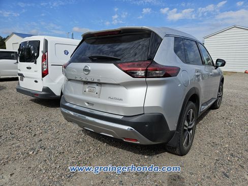 Used 2021 Nissan Rogue Platinum FWD image 7