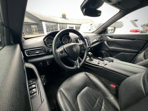 Used 2017 Maserati Levante image 33