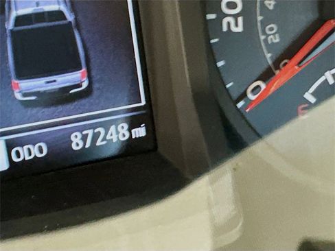 Used 2018 Toyota Tacoma SR image 12