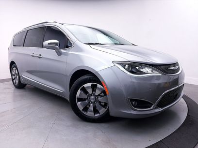 Used 2020 Chrysler Pacifica Limited w/ Advanced Safetytec Group