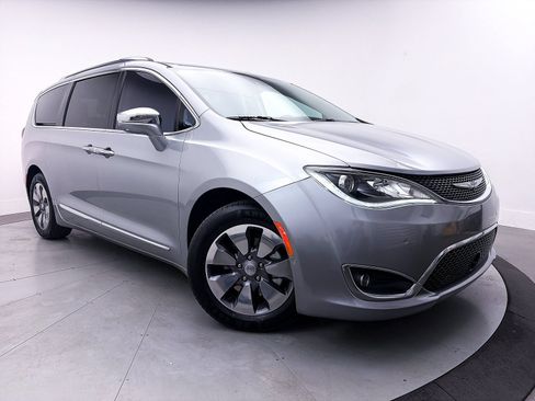 Used 2020 Chrysler Pacifica Limited w/ Advanced Safetytec Group FWD image 1