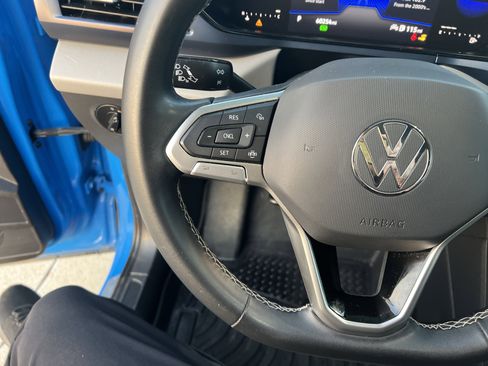 Certified 2022 Volkswagen Taos SE image 18