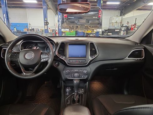 Used 2019 Jeep Cherokee Trailhawk image 12