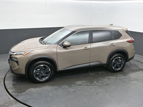 Used 2025 Nissan Rogue SV image 36