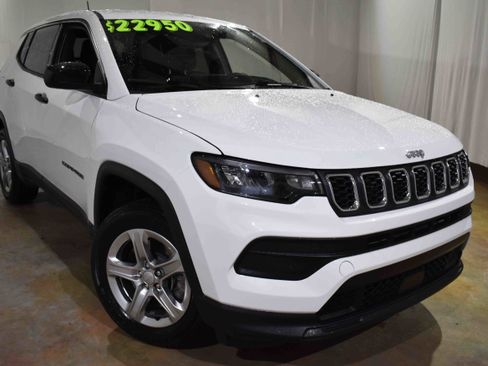 Used 2024 Jeep Compass Sport image 3