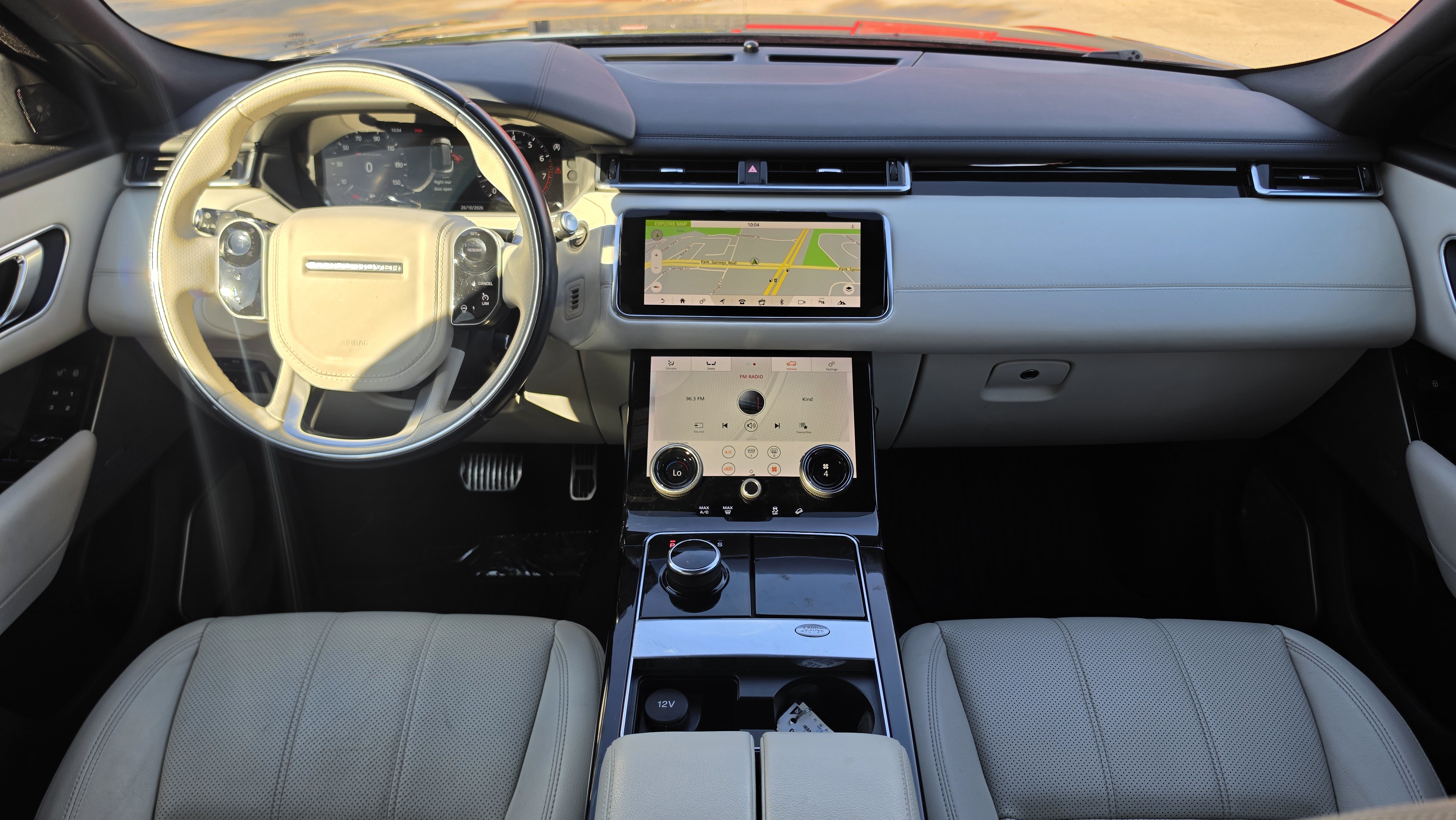 Used 2018 Land Rover Range Rover Velar R-Dynamic SE AWD/4WD image 36