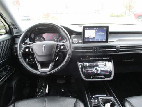 Used 2022 Lincoln Corsair Standard w/ Premium Package image 15