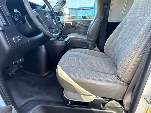 Used 2017 GMC Savana 3500 image 10