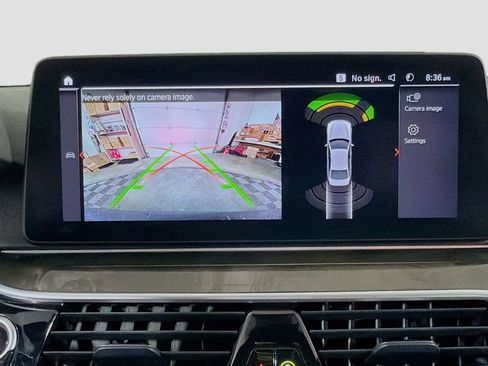 Used 2022 BMW 530i xDrive w/ Convenience Package image 18